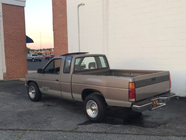 1987 Nissan Other Pickups SE - photo 2