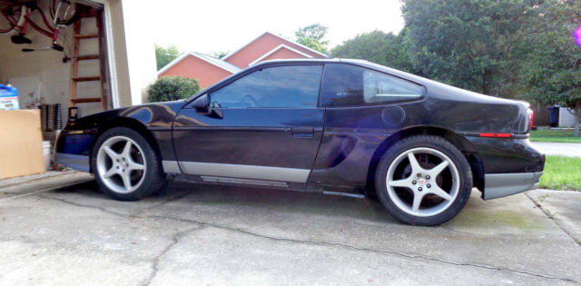 1987 Pontiac Fiero - photo 2