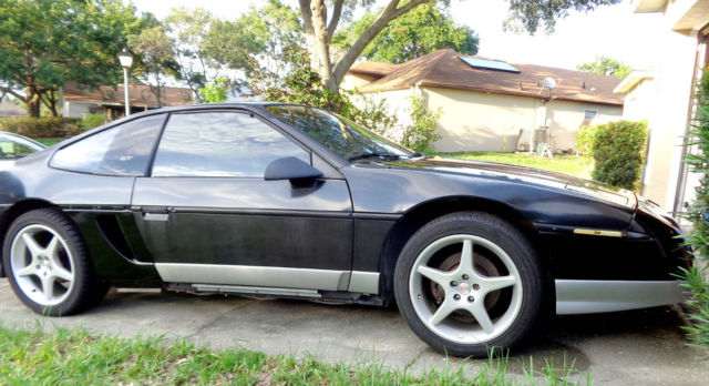 1987 Pontiac Fiero - photo 4