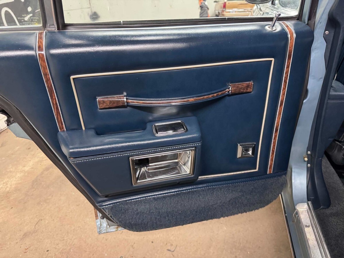 1987 Oldsmobile Custom Cruiser - photo 12