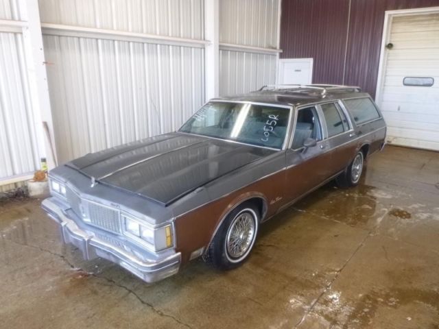1987 Oldsmobile Custom Cruiser -- - photo 2