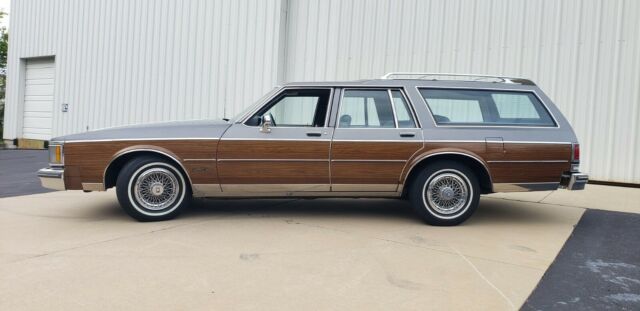 1987 Oldsmobile Custom Cruiser Station Wagon - photo 2