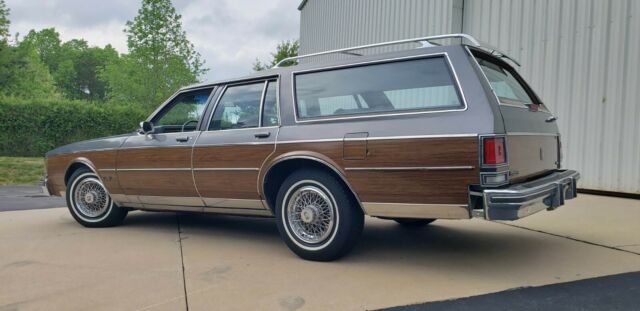 1987 Oldsmobile Custom Cruiser Station Wagon - photo 3