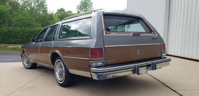 1987 Oldsmobile Custom Cruiser Station Wagon - photo 4