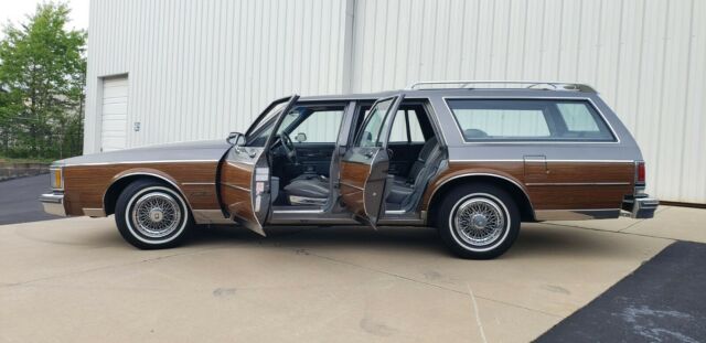 1987 Oldsmobile Custom Cruiser Station Wagon - photo 9