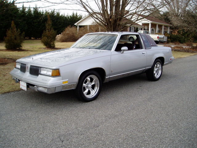 1987 Oldsmobile Cutlass Supreme - photo 2