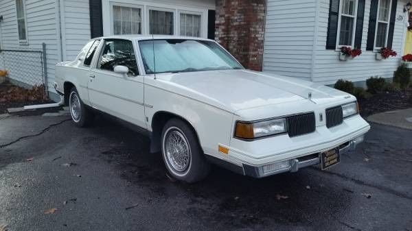 1987 Oldsmobile Cutlass Supreme Base Coupe 2-Door 5.0L 1987 Oldsmobile Cutlass