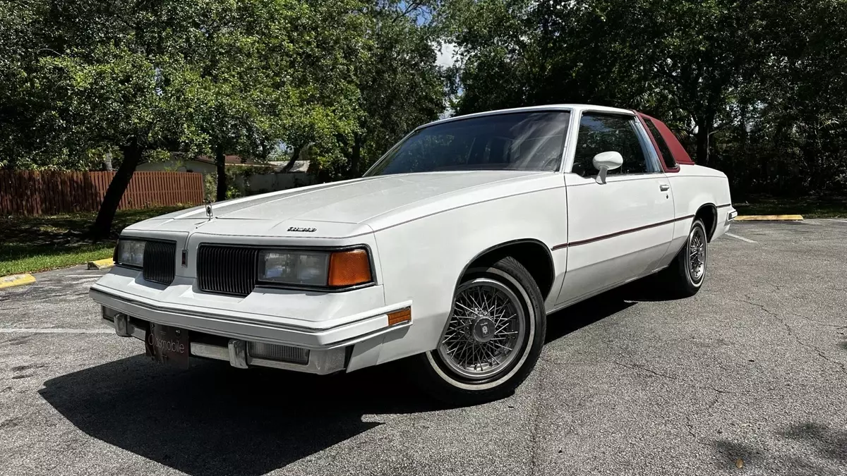 1987 Oldsmobile Cutlass Supreme Coupe White 1987 Oldsmobile Cutlass