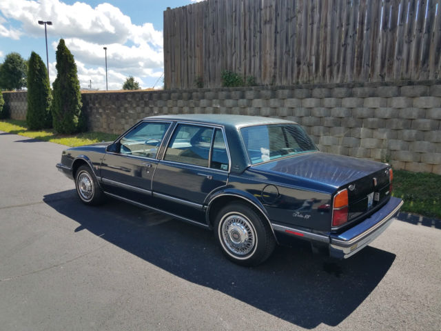 1987 Oldsmobile Eighty-Eight Royal Brougham - photo 3