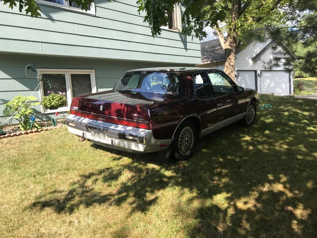 1987 Oldsmobile Toronado - photo 2