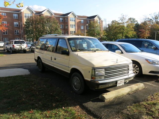 1987 Plymouth Grand Voyager - photo 2