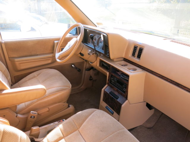 1987 Plymouth Grand Voyager - photo 3