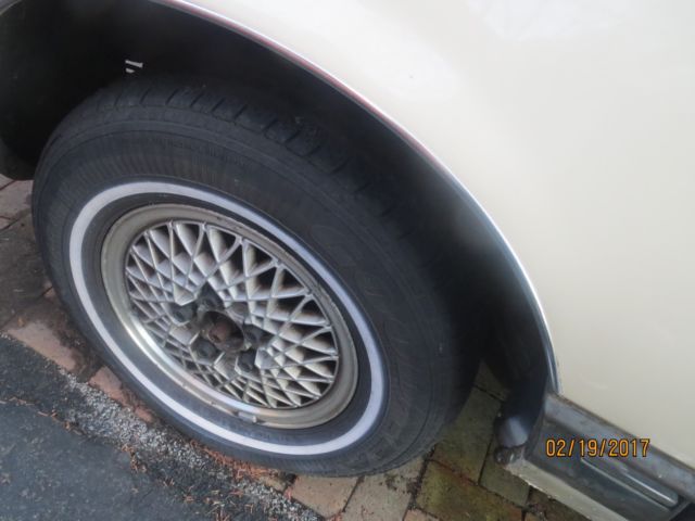 1987 Pontiac Bonneville darker  beige - photo 6