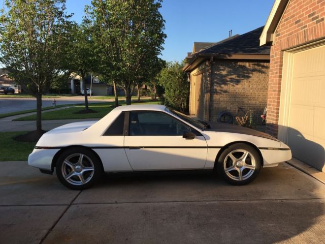 1987 Pontiac Fiero - photo 3