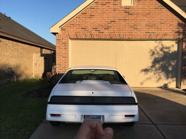 1987 Pontiac Fiero - photo 4