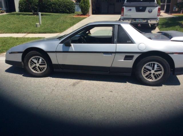 1987 Pontiac Fiero se - photo 9