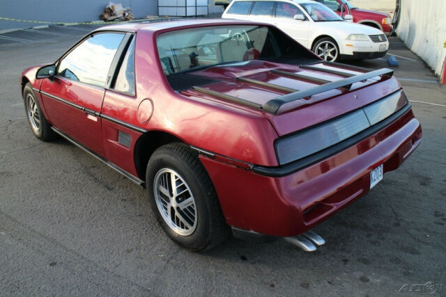 1987 Pontiac Fiero - photo 3