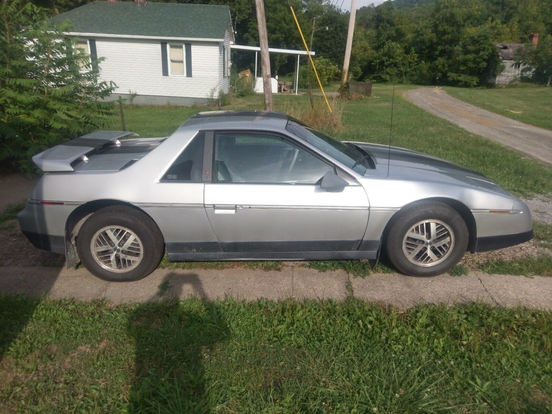 1987 Pontiac Fiero SE - photo 3