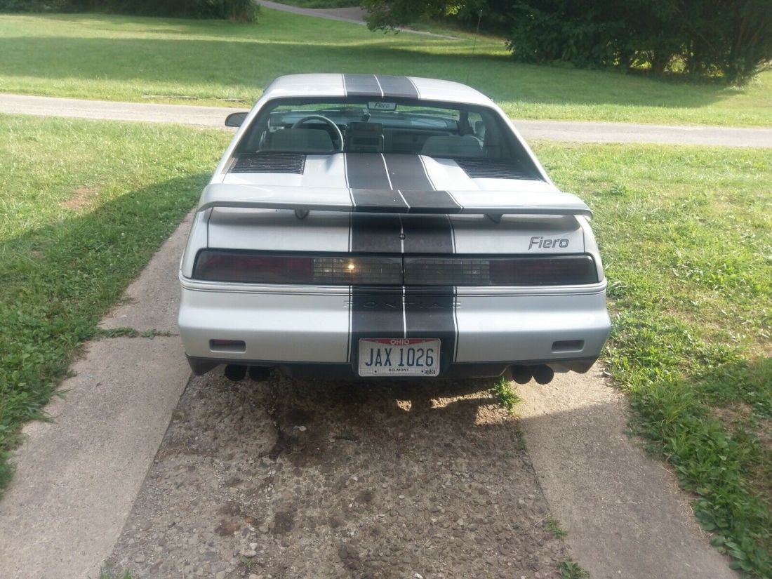 1987 Pontiac Fiero SE - photo 4