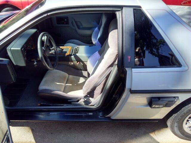 1987 Pontiac Fiero - photo 11