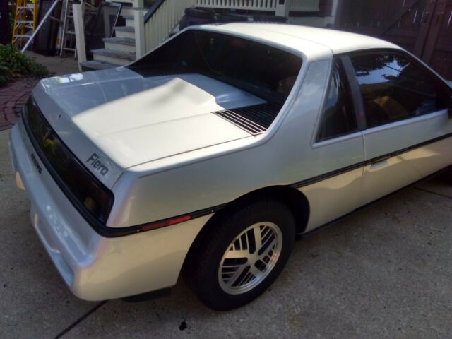 1987 Pontiac Fiero - photo 6