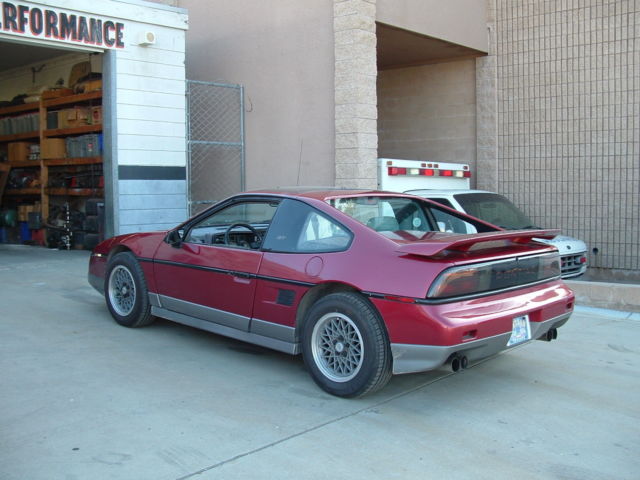 1987 Pontiac Fiero - photo 2