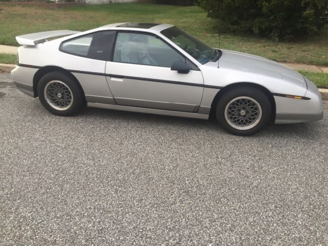 1987 Pontiac Fiero GT 2.8L 1987 Pontiac Fiero