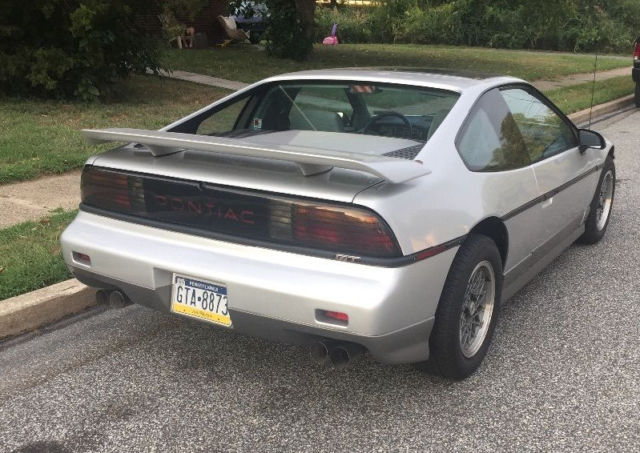 1987 Pontiac Fiero - photo 3