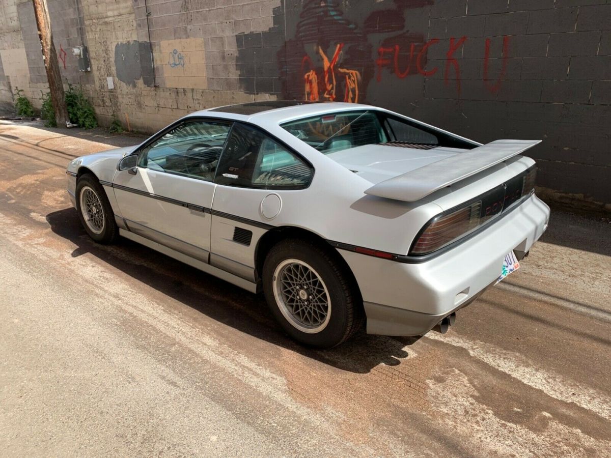 1987 Pontiac Fiero GT - photo 2