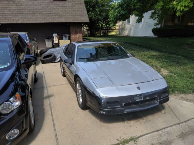 1987 Pontiac Fiero Needs work - photo 3