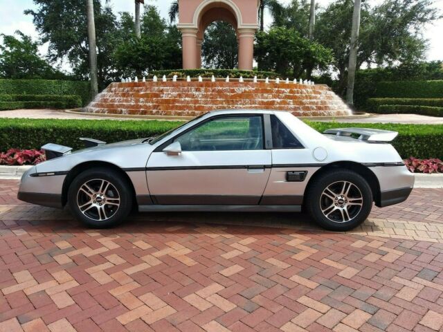 1987 Pontiac Fiero GT 2M6 SE Stick Shift 5 speed silver gray 1986 1988 LOW MILES 1987 Pontiac Fiero SE
