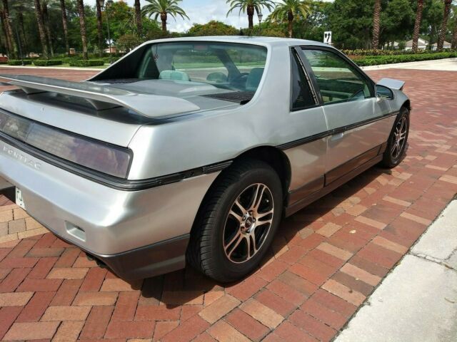 1987 Pontiac Fiero SE - photo 5