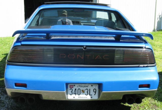 1987 Pontiac Fiero - photo 2