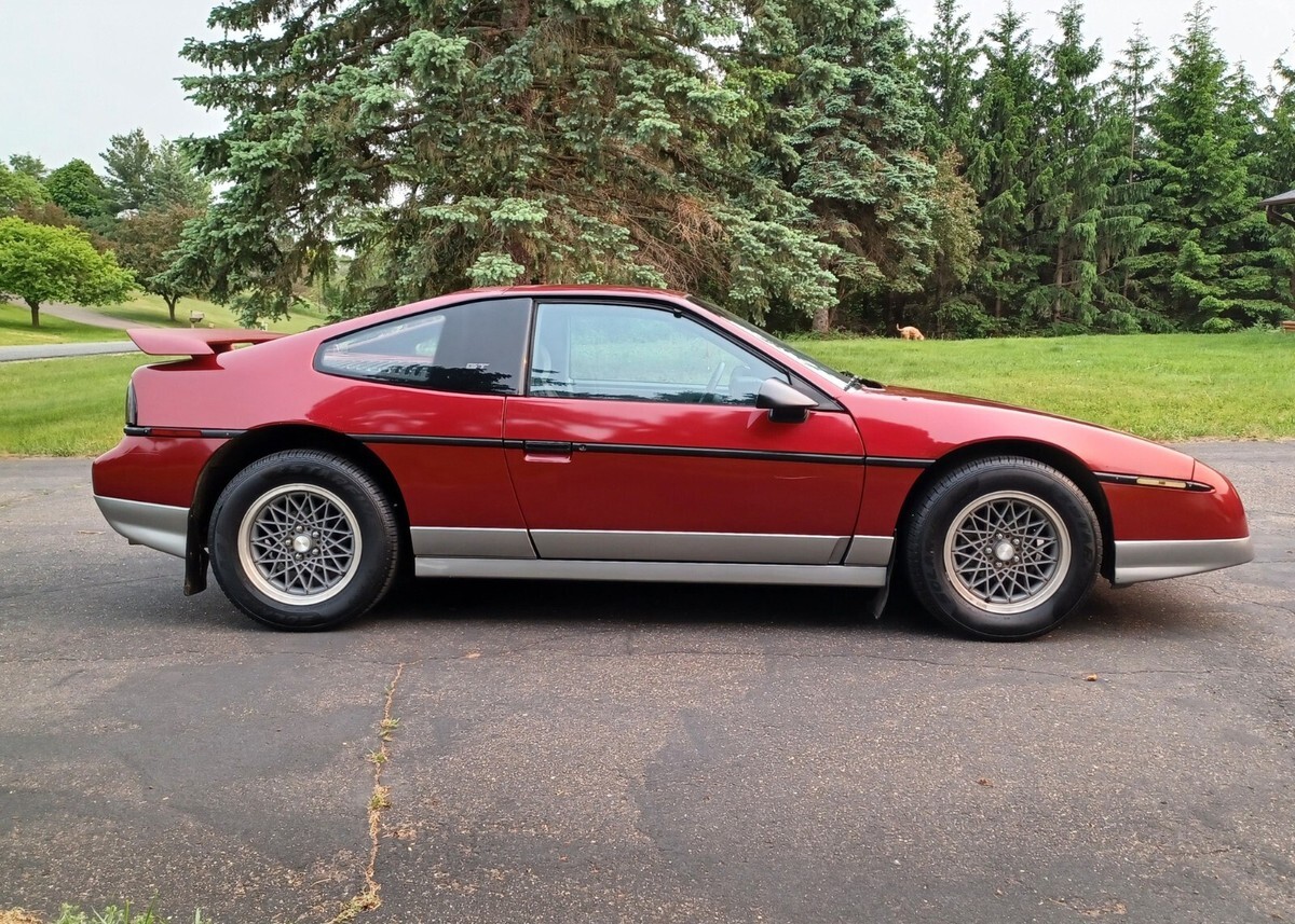 1987 Pontiac Fiero - photo 3