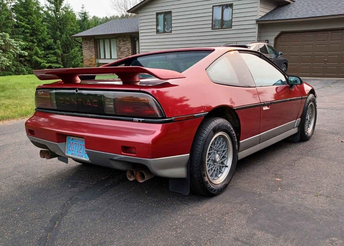 1987 Pontiac Fiero - photo 4