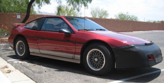 1987 Pontiac Fiero - photo 2