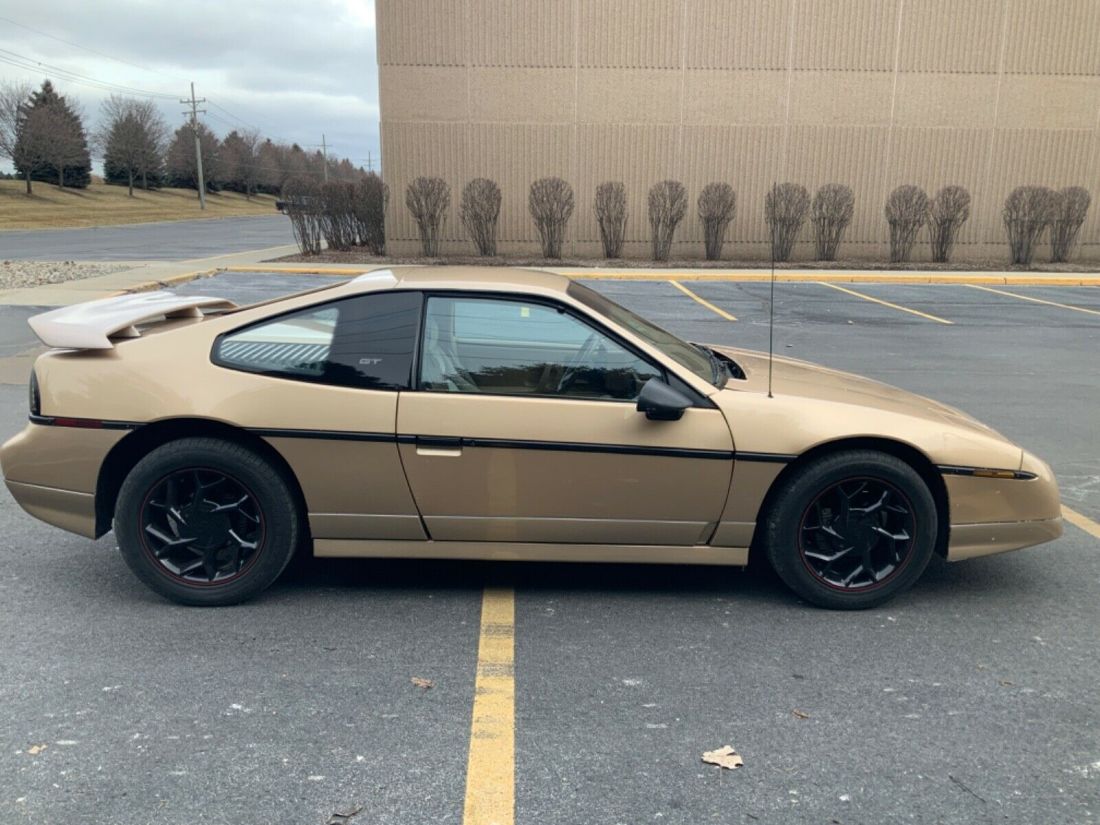 1987 Pontiac Fiero GT - photo 2