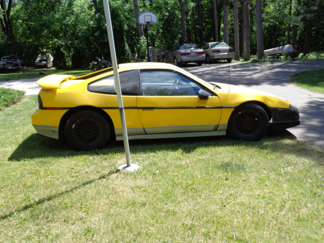 1987 Pontiac Fiero - photo 3