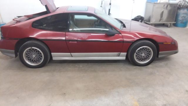 1987 Pontiac Fiero - photo 3