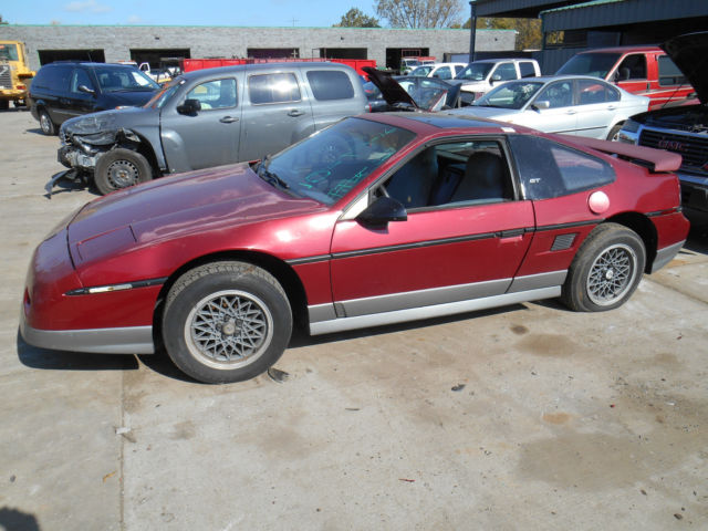 1987 Pontiac Fiero - photo 2
