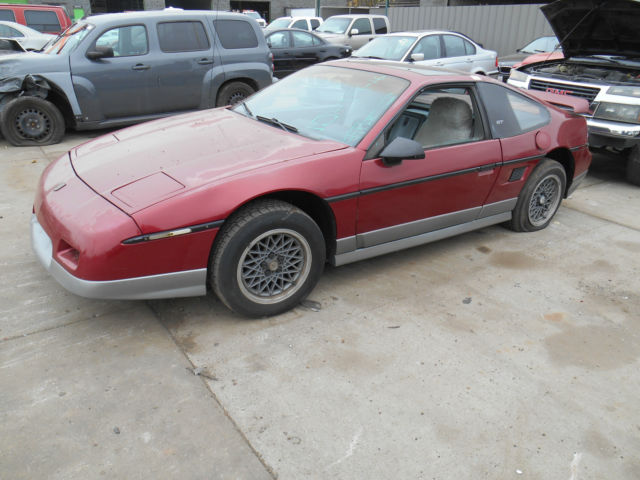 1987 Pontiac Fiero - photo 4