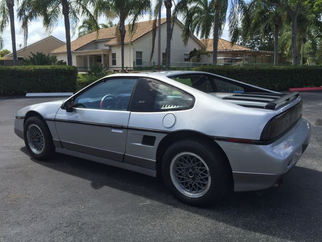 1987 Pontiac Fiero GT V6 - photo 4