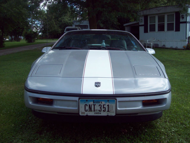 1987 Pontiac Fiero - photo 2