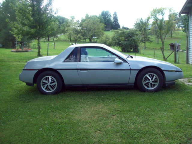 1987 Pontiac Fiero - photo 4