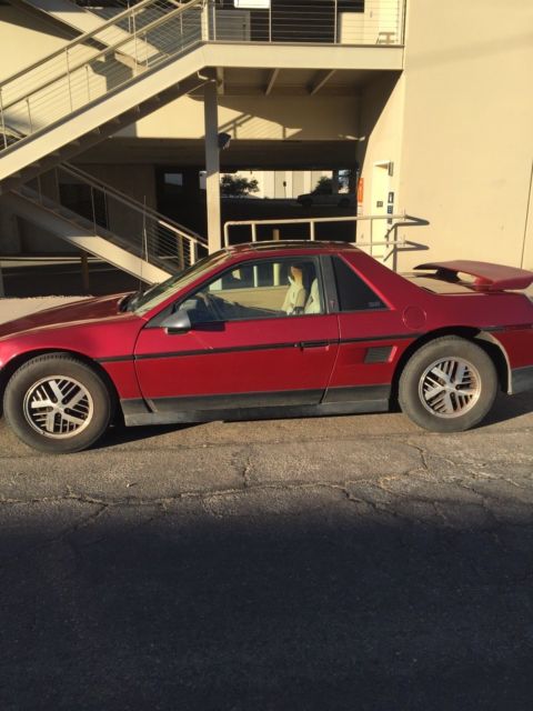 1987 Pontiac Fiero SE Coupe 2-Door 2.8L 1987 Pontiac Fiero