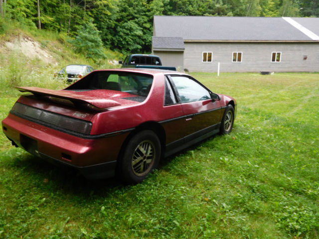 1987 Pontiac Fiero SE - photo 3