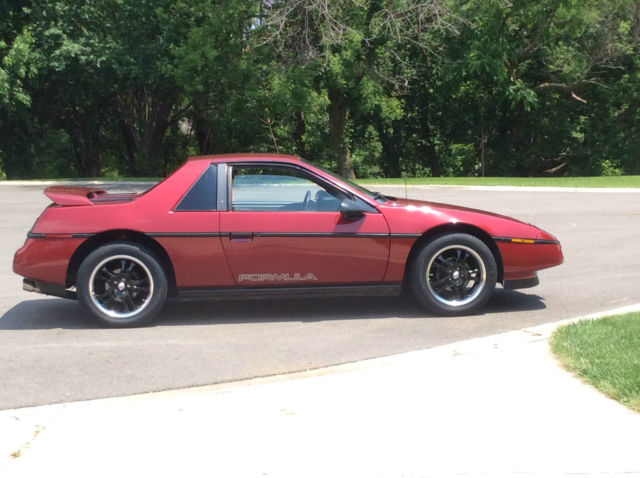 1987 Pontiac Fiero - photo 2