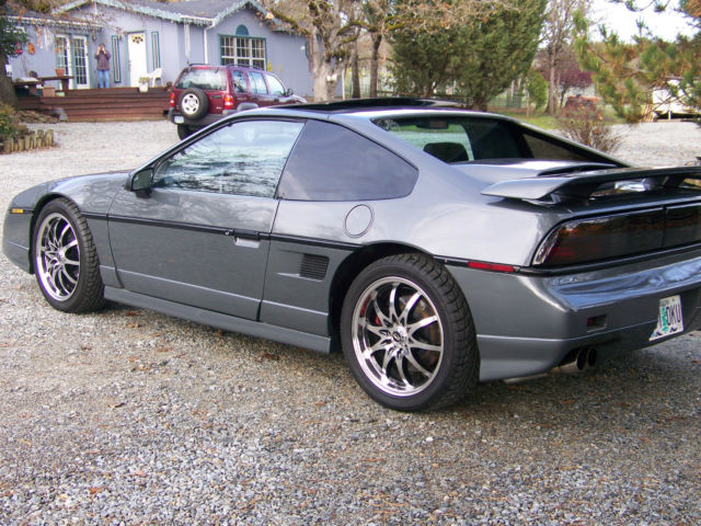 1987 Pontiac Fiero - photo 2