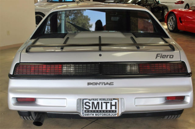 1987 Pontiac Fiero - photo 4