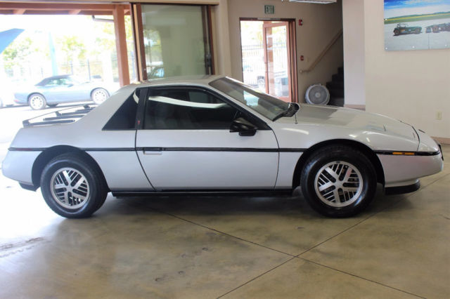 1987 Pontiac Fiero - photo 5